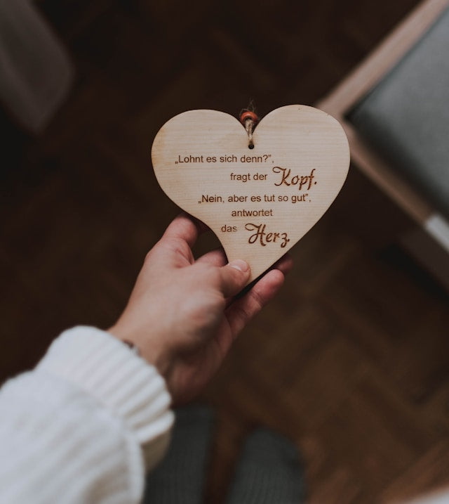 Baby Birth Announcement Signs: Planning Names, Dates, Footprints, Photos, and Gift Presentation