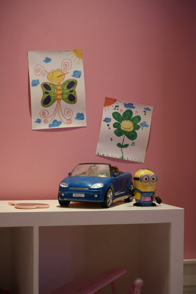 Kids Wall Decal Buying Guide: Choosing Themes, Sizes, Colors, and Wall Placement