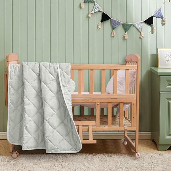 FLXXIE Machine Washable Microfiber Down Alternative Oversized Toddler Comforter, Super Soft and Lightweight Kids Crib Quilted Blanket for Stroller, Travel, 43x60 Inches, Light Grey