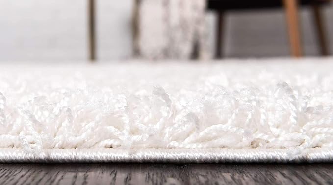 Unique Loom Solid Shag Collection Area Rug (6' 1" Round, Snow White)