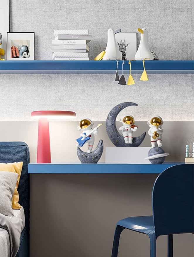 Paimuni Astronaut Figurine Resin Spaceman Statue White Gold Sculpture for Bookshelf Office Desktop Living Room