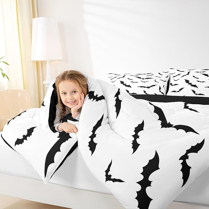 Erosebridal Halloween Bats Bedding Set White Black Spooky Comforter Set King Size,Horror Flying Bats Quilt for Kids Boys Girls Adults Gothic Mysterious Wild Animal Duvet Insert,Spooky Home Decor