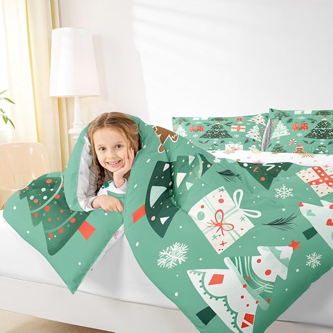 Feelyou Christmas Bedding Set Soft for Boys Girls, Xmas Tree Snowflake Comforter Set King Size Gingerbread Man Duvet Quilt Microfiber New Year Gift Bedroom Decor 3 Pcs with 2 Pillow Cases
