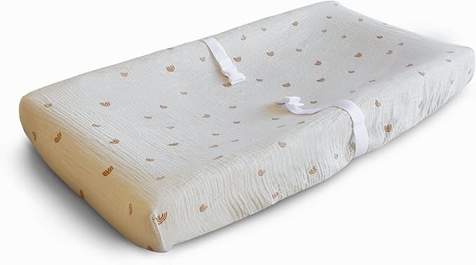 mushie Extra Soft Muslin Fitted Changing Pad Cover (Rainbows)