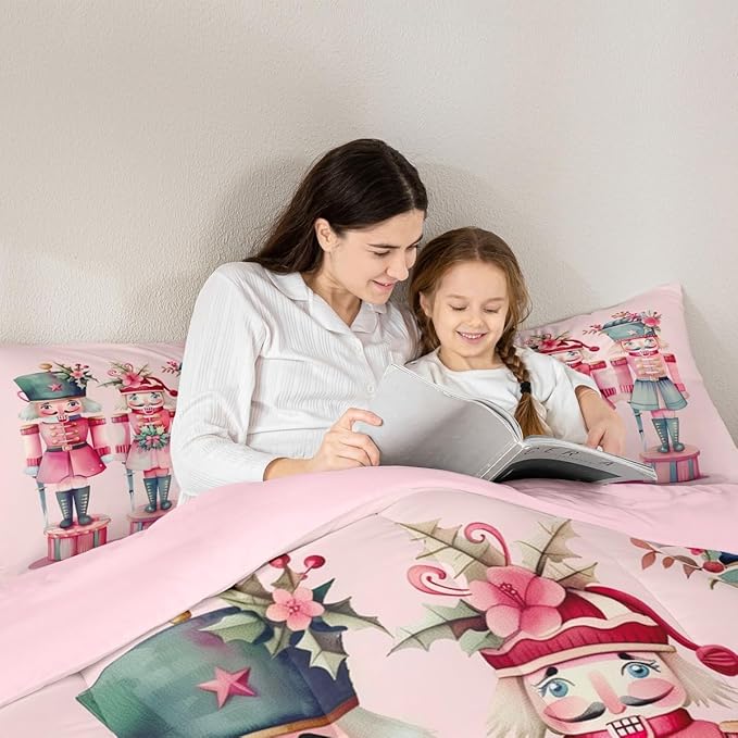 Feelyou Christmas Decor Nutcrackers Kids Comforter Set Queen Size Pink Christmas Bedding Set Funny Nutcracker Duvet Quilt for Kids Boys Girls Bedroom Berries Printed Decor Kawaii Soft Breathable