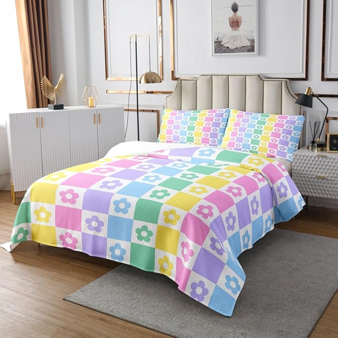 Manfei Kawaii Daisy Flowers Kids Bedspread King Size,Colorful Geometric Grids Checkerboard Coverlet Set,Girls Women Room Decor,Cartoon Groovy Floral Quilted Coverlet,Chic Bedding Quilt,2 Pillowcases