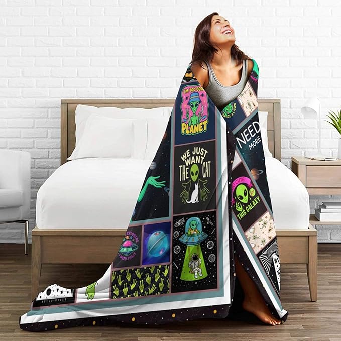 Green Alien Fleece Blanket Funny Universe Throw Blankets for Girls Boys Super Soft Warm Flannel Cool Throws Gifts for Men Women Cozy Fuzzy Plush Stuffed Couch Bed Bedding Decor 80"x60"