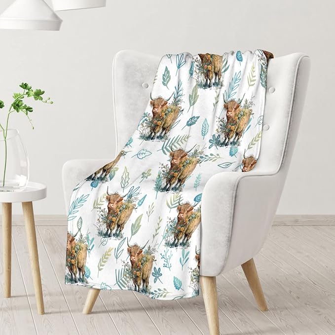 Highland Cow Blanket - 50x40 Inches Cute Throw for Women Girls - Aesthetic Gift Idea for Cow Lovers - Green Soft Fuzzy Blanket for Couch Sofa Travel