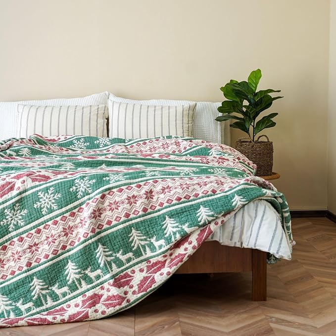 Christmas Muslin Comforter – Cotton Muslin Blanket with Soft Fiber Filling, Breathable & Cozy Muslin Throw Blanket, Reversible Holiday Quilt (Merry Christmas, King (U.S. Standard))