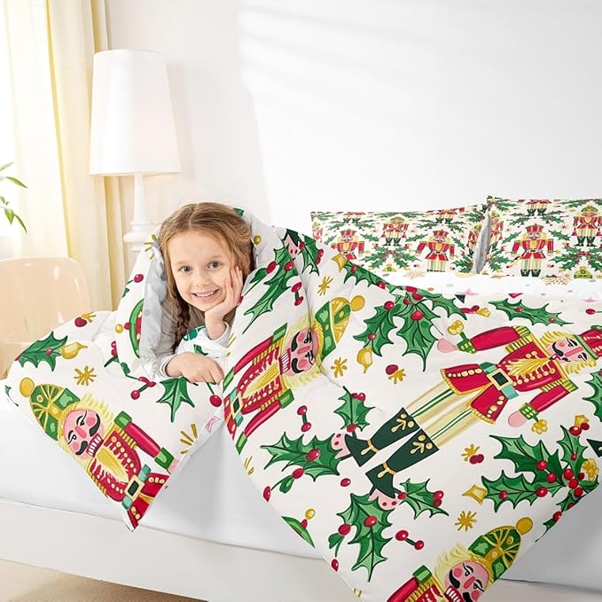 Feelyou Merry Christmas Bedding Set Soft for Boys Girls, Nutcracker Comforter Set Full Size Holly Leaves Duvet Quilt Microfiber Red Berries Bedroom Decor 3 Pcs with 2 Pillow Cases