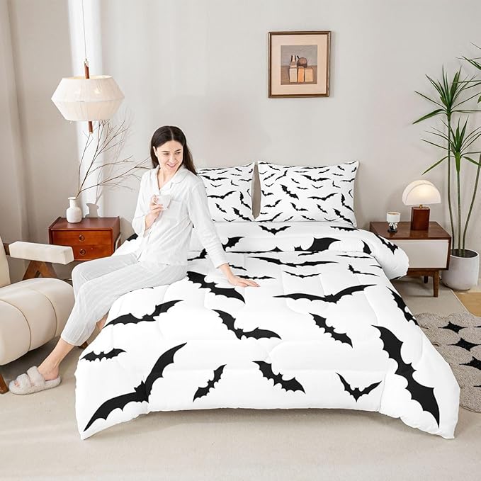 Erosebridal Halloween Bats Bedding Set White Black Spooky Comforter Set King Size,Horror Flying Bats Quilt for Kids Boys Girls Adults Gothic Mysterious Wild Animal Duvet Insert,Spooky Home Decor