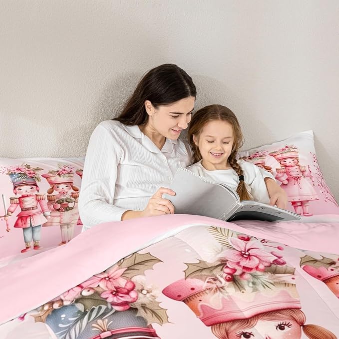 Feelyou Christmas Decor Nutcrackers Bedding Set Soft for Boys Girls, Pink Christmas Comforter Set Queen Size Pink Nutcrackers Duvet Quilt Berries Printed Room Decor Kawaii 3 Pcs with 2 Pillow Cases
