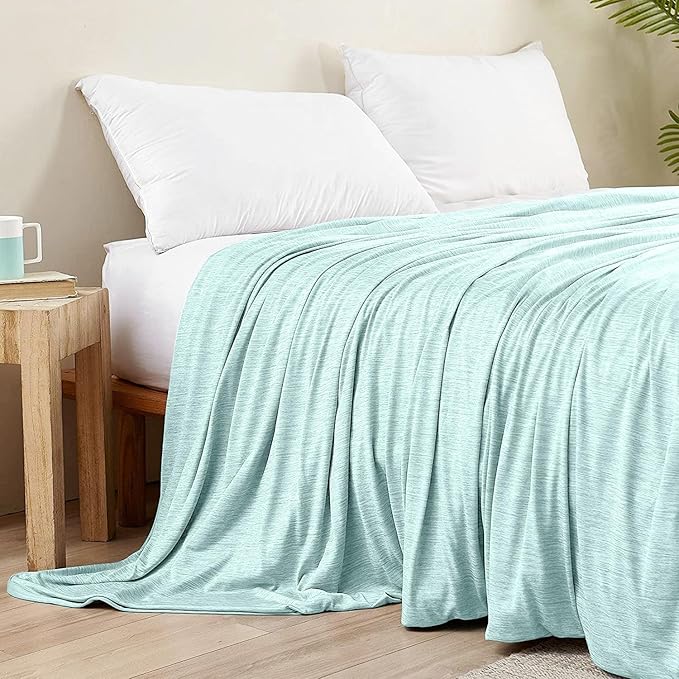 LUXEAR Cooling Blanket Keep Cool in Hot Summer, 51 X 67in Twin or Baby Size Blanket for Adults, Children,Japanese Q-Max >0.5 Technology Arc-Chill Cooling Fiber, Breathable Comfortable All-Season-Green