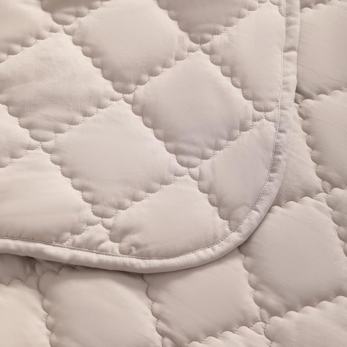 FLXXIE Machine Washable Microfiber Down Alternative Toddler Comforter, Super Soft and Lightweight Kids Crib Quilted Blanket for Stroller, Travel, 39x47 Inches, Light Taupe