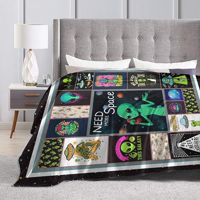 Green Alien Fleece Blanket Funny Universe Throw Blankets for Girls Boys Super Soft Warm Flannel Cool Throws Gifts for Men Women Cozy Fuzzy Plush Stuffed Couch Bed Bedding Decor 60"x50"