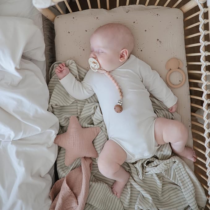 mushie Extra Soft Muslin Fitted Crib Sheet | 192 Thread Count | 28"x 52" (Falling Stars)