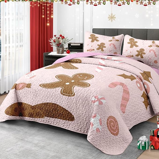Christmas King Size Quilt Set, Pink Cute Cartoon Gingerbread Man Lightweight Bedspread Coverlet with Pillow Shams for Kids and Adults, Merry Xmas 3 Pcs Bedding Bed Cover