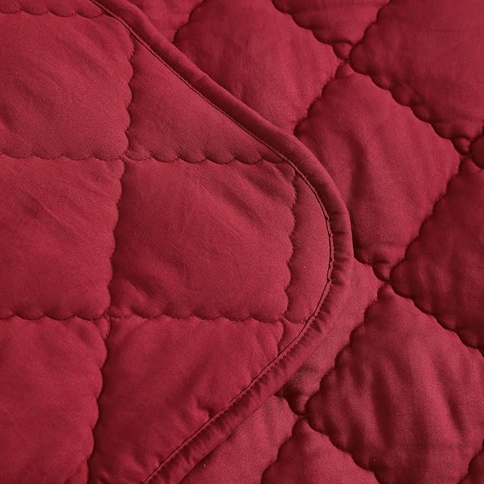 FLXXIE Machine Washable Microfiber Down Alternative Toddler Comforter, Super Soft and Lightweight Kids Crib Quilted Blanket for Stroller, Travel, 39x47 Inches, Red