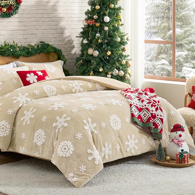 Amélie Home Christmas Comforter Set King, Beige Snowflake Comforter Set, Super Soft Fluffy Fleece Bedding Set for Winter, 3 Pieces, 1 Cozy Comforter and 2 Pillowcases