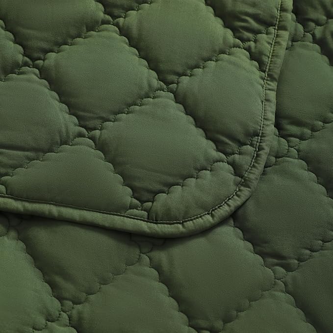 FLXXIE Machine Washable Microfiber Down Alternative Oversized Toddler Comforter, Super Soft and Lightweight Kids Crib Quilted Blanket for Stroller, Travel, 43x60 Inches, Olive
